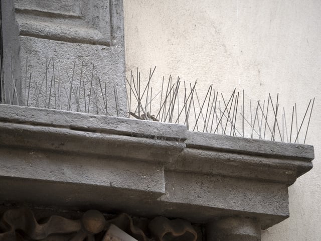 Anti No pigeon system on balcony